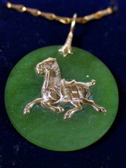 15ct Gold Horse on Green Hardstone Pendant